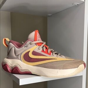 Nike Athletic Shoes in Beige and Red